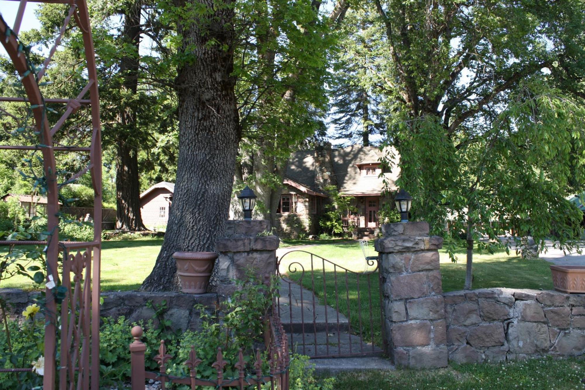 Strawberry Valley Inn 마운트샤스타 외부 사진
